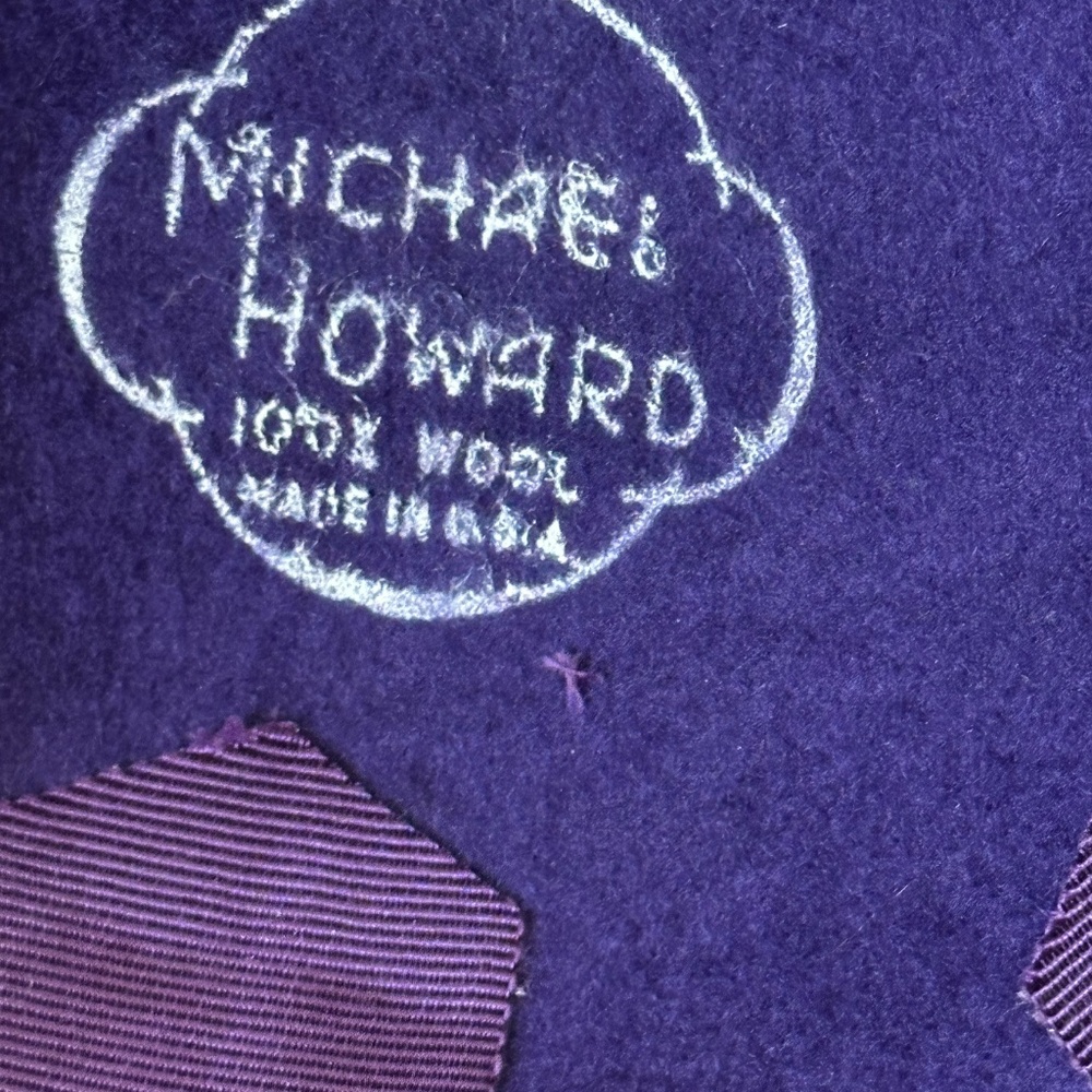 SMASHING 70s' BLUISH PURPLE HAT WITH LONG FEATHERS + LAVENDER FABRIC BOW AT BACK - Picture 13 of 14